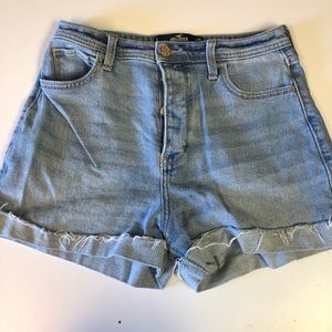 Hollister Curvy Ultra High-Rise Mom Short 3”
